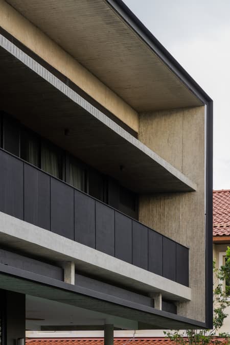 Tropical Shift House